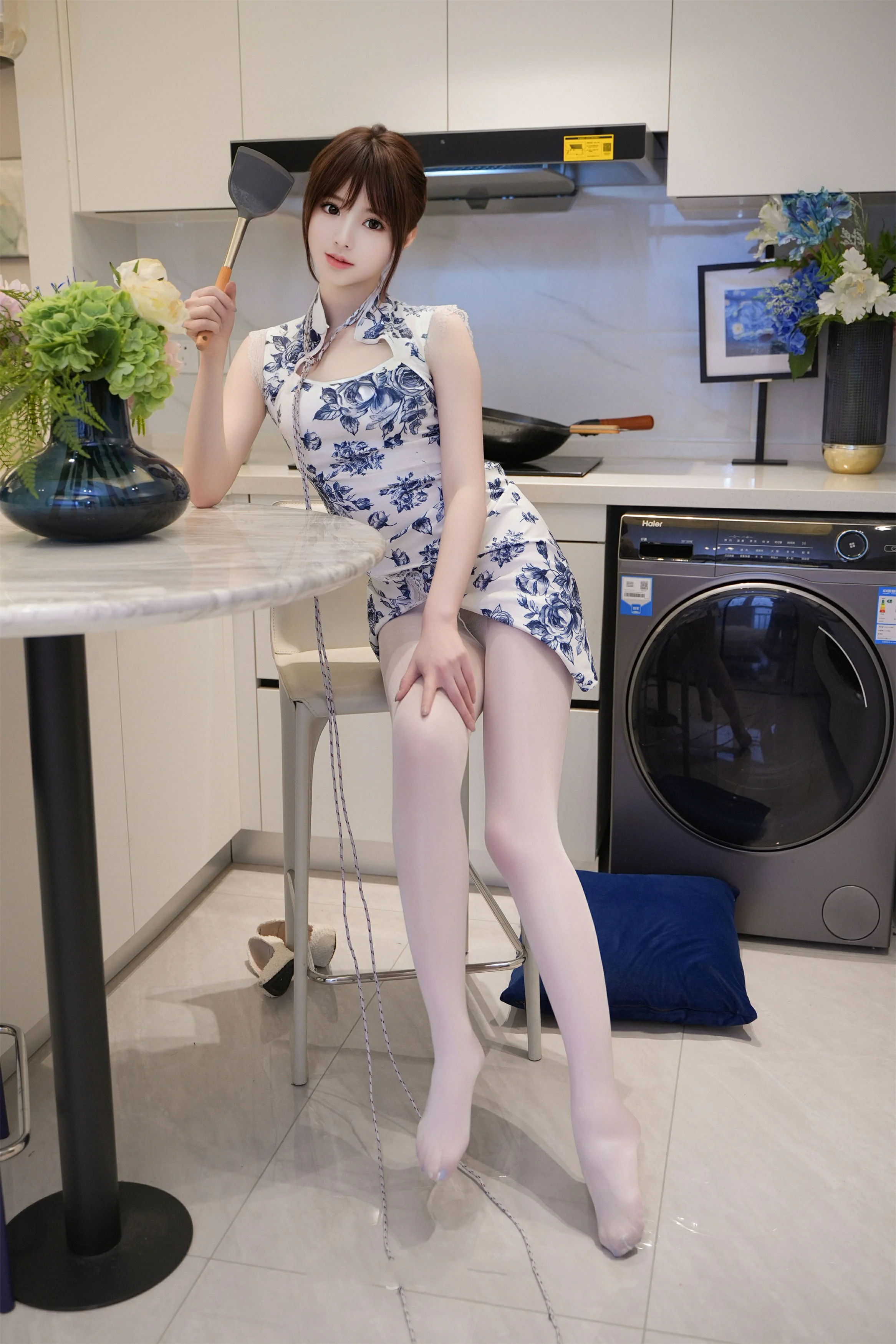 秀人网梦灵儿 魅惑私拍写真 身着捆绑旗袍搭配白丝展现极致诱惑插图1